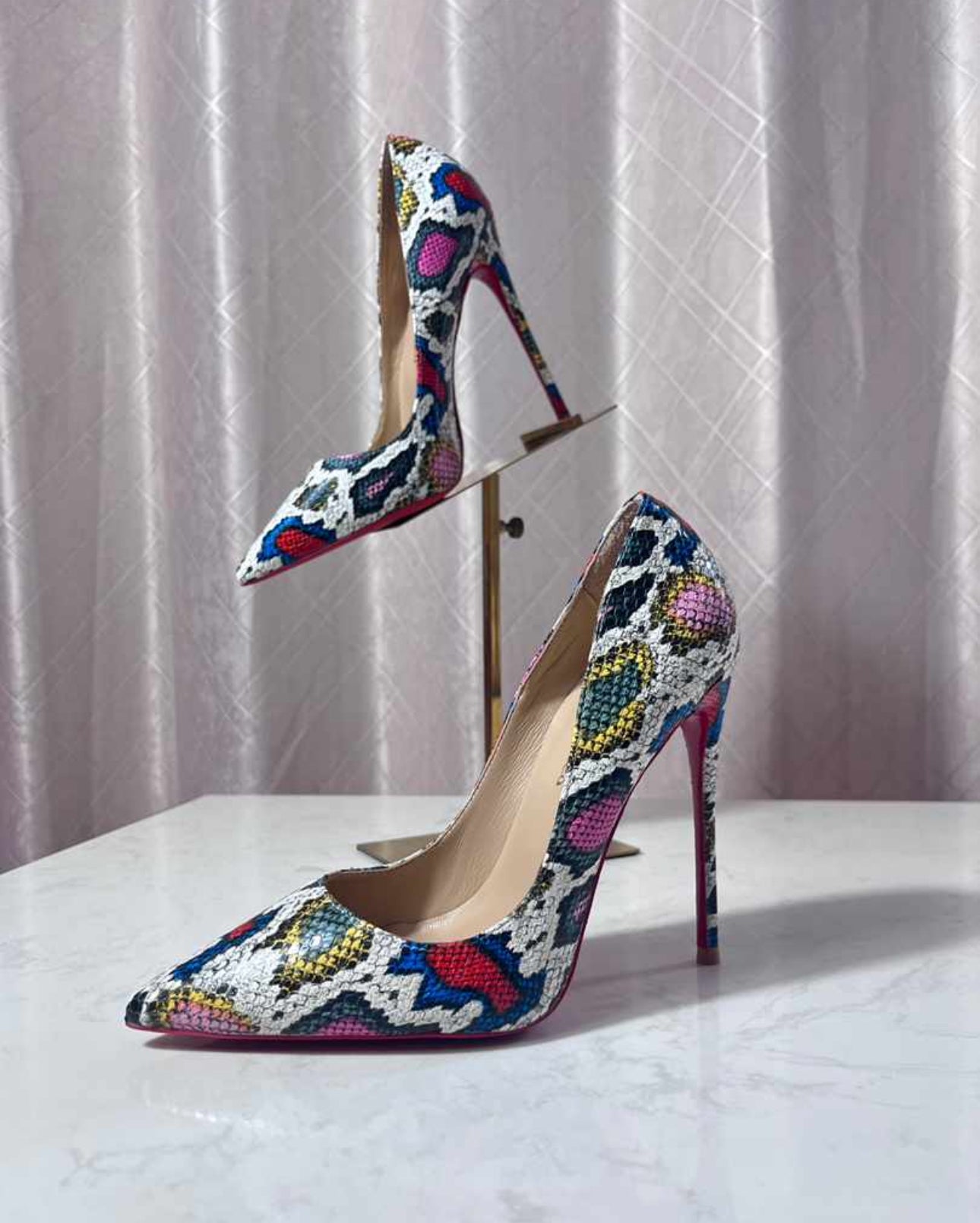 Stiletto snake Color